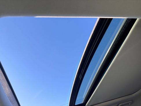 Used 2022 Ford Expedition XLT image 30