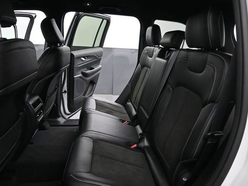 Used 2023 Jeep Grand Cherokee Altitude image 14