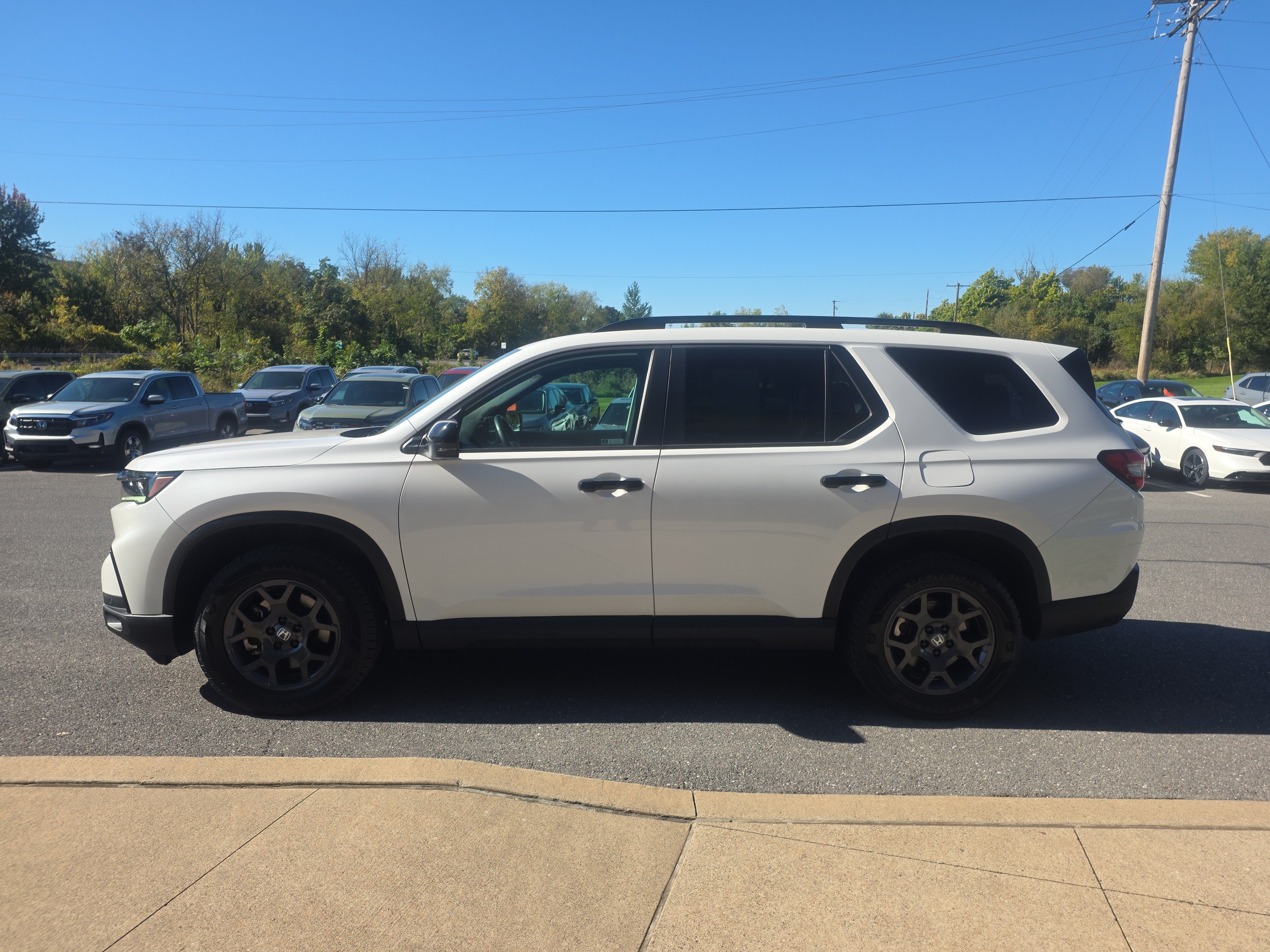 Used 2023 Honda Pilot TrailSport image 9
