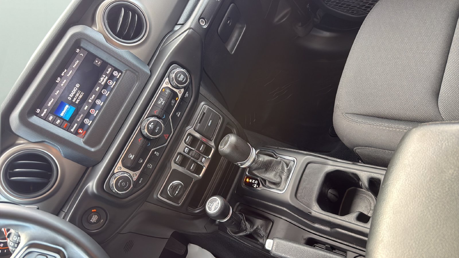 Used 2022 Jeep Wrangler Unlimited Sport AWD/4WD image 20