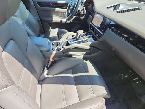 Used 2019 Porsche Cayenne S AWD/4WD image 3