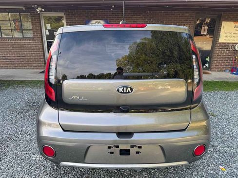 Used 2018 Kia Soul + image 4