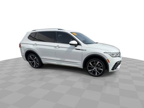 Used 2022 Volkswagen Tiguan SEL R-Line image 2