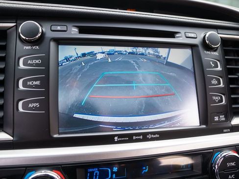 Used 2017 Toyota Highlander XLE image 29