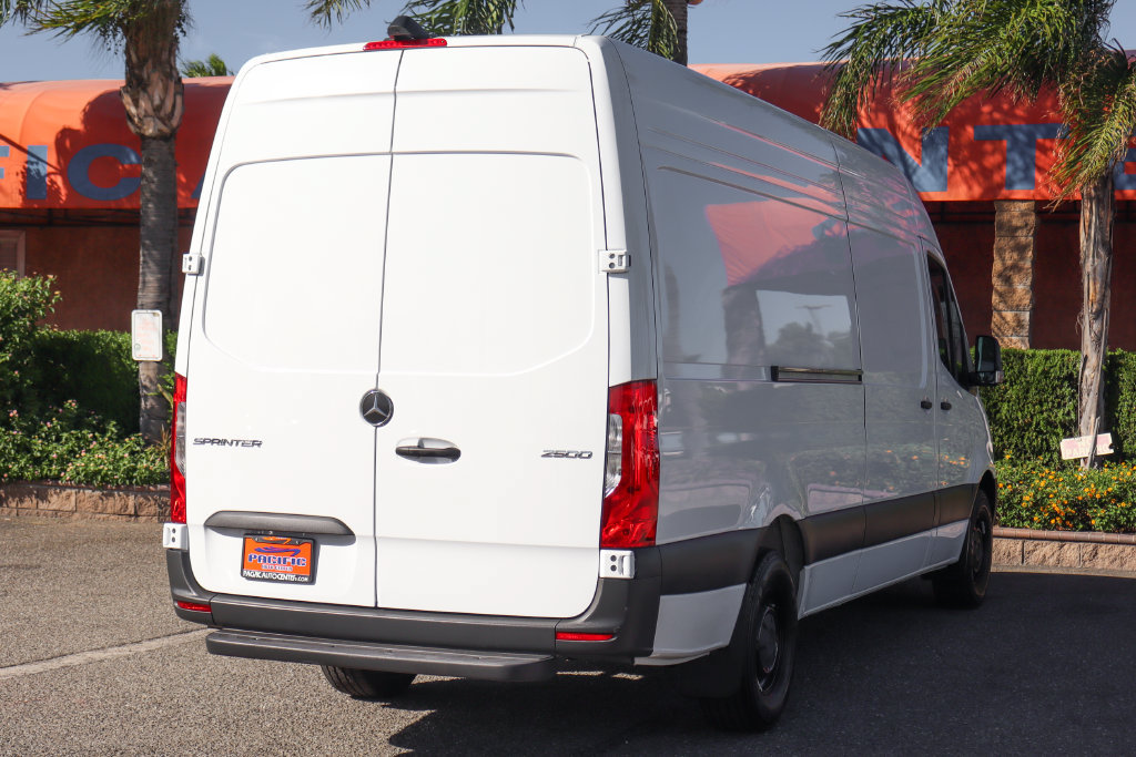 Used 2025 Mercedes-Benz Sprinter 2500 image 9