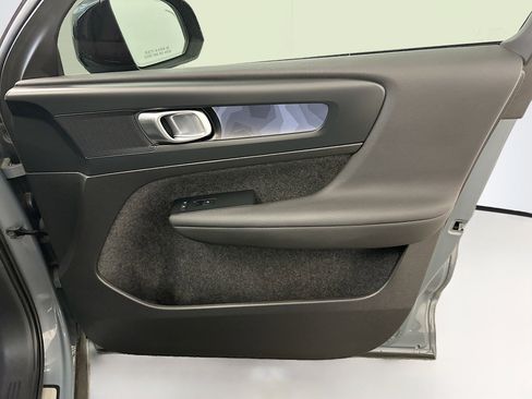 Used 2023 Volvo XC40 Recharge Plus image 36