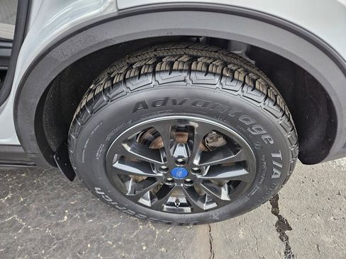 Used 2020 Ford Escape SE image 11