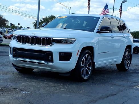 Used 2022 Jeep Grand Cherokee Overland w/ MOPAR Finishing Package AWD/4WD image 3