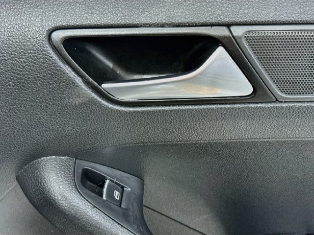 Used 2017 Volkswagen Jetta SEL FWD image 28