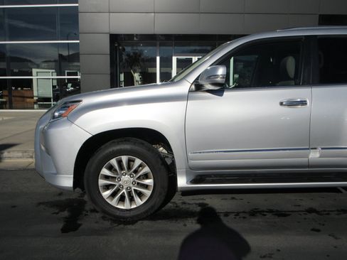 Used 2019 Lexus GX 460 Premium AWD/4WD image 2