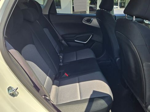 Used 2025 Kia Soul LX w/ LX Technology Package FWD image 10