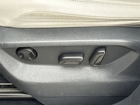 Used 2021 Volkswagen Tiguan SE w/ Panoramic Sunroof Package image 16