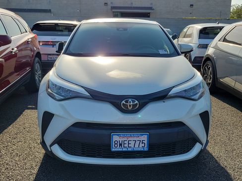 Used 2021 Toyota C-HR XLE FWD image 2
