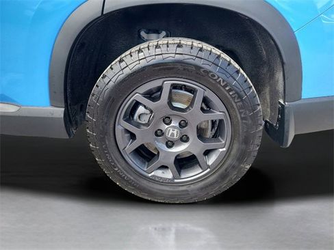Used 2025 Honda Pilot TrailSport image 14