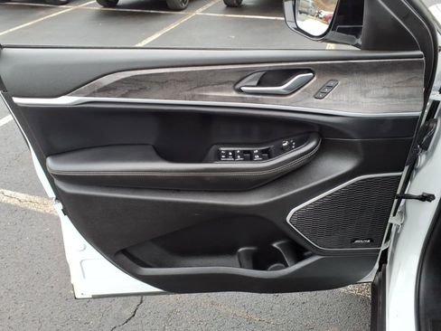 Certified 2023 Jeep Grand Cherokee 4WD 4xe w/ Luxury Tech Group II image 11