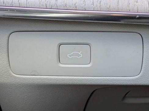 Certified 2024 Volvo XC90 B5 Plus w/ Protection Package Premier AWD/4WD image 37