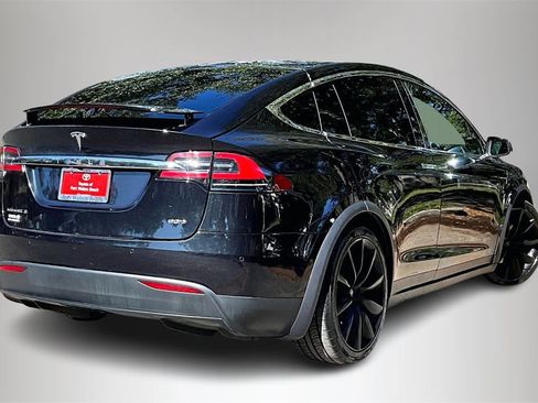 Used 2017 Tesla Model X 90D image 5