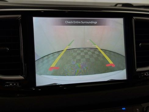 Used 2023 Chrysler Pacifica Touring-L FWD image 17