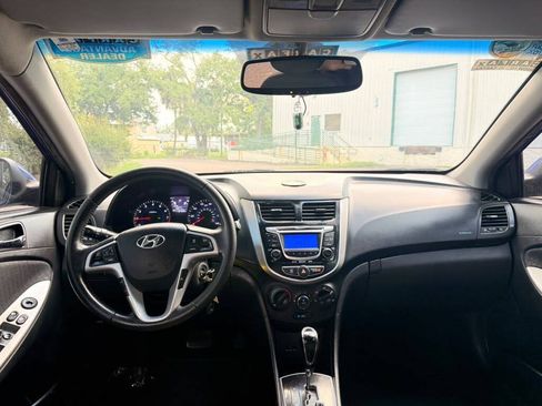 Used 2013 Hyundai Accent SE FWD image 10