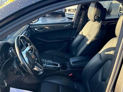 Used 2020 Porsche Macan Turbo image 2