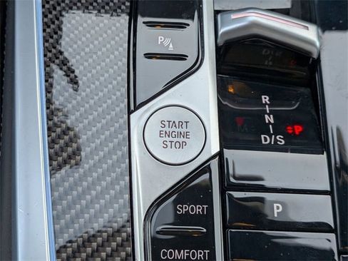 Used 2025 BMW X7 M60i w/ Climate Comfort Package image 22