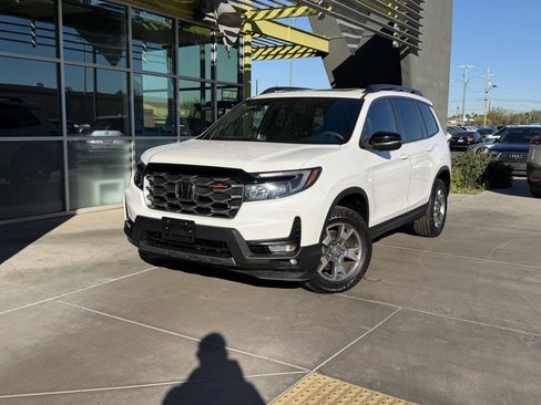 Used 2023 Honda Passport TrailSport image 2