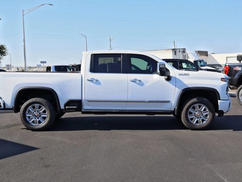 Used 2024 Chevrolet Silverado 2500 High Country w/ High Country Premium Package AWD/4WD image 8