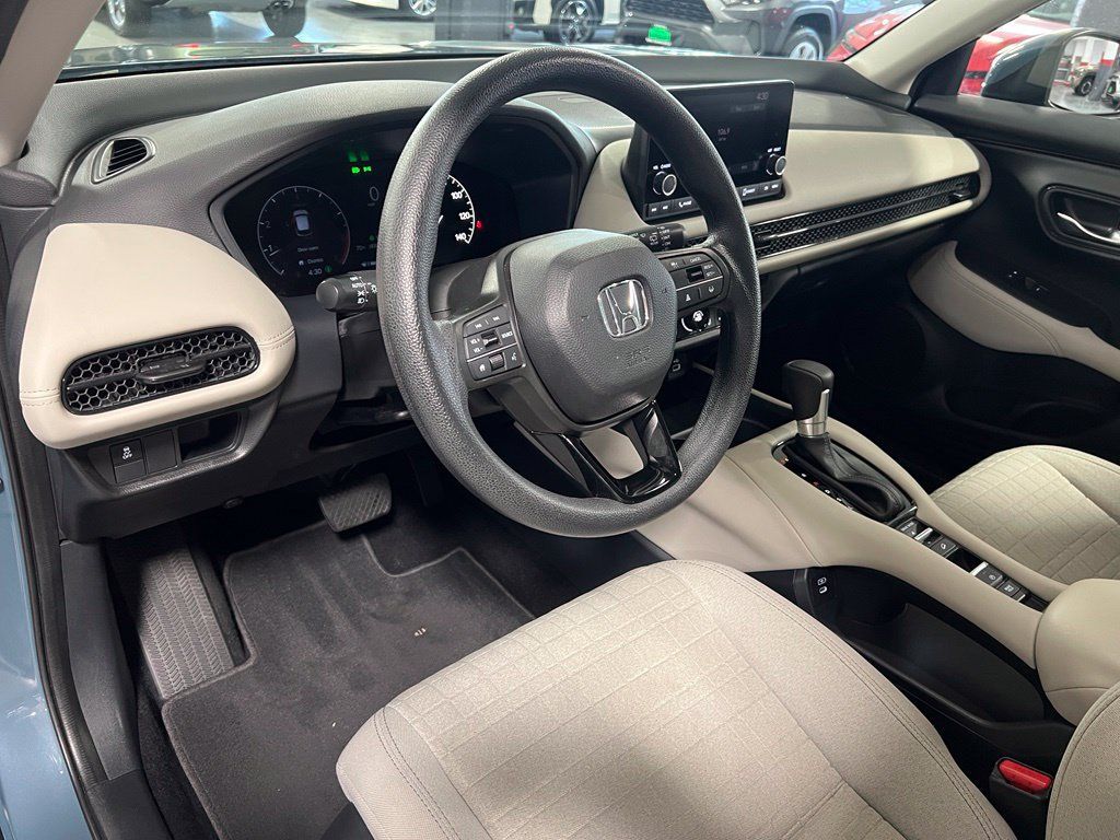 Used 2025 Honda HR-V LX image 12