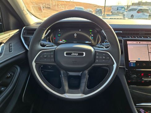 Used 2022 Jeep Grand Cherokee Limited 4xe image 17