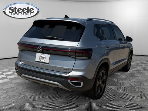 New 2025 Volkswagen Taos SEL image 5