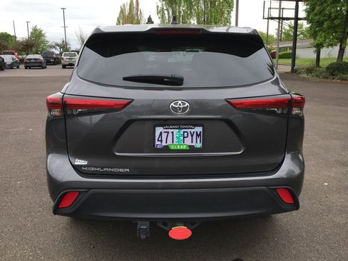 Used 2023 Toyota Highlander L FWD image 5