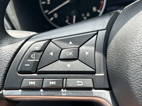 Used 2025 Nissan Altima 2.5 SV FWD image 27
