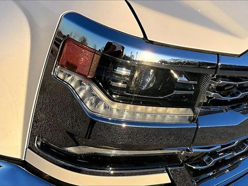 Used 2018 Chevrolet Silverado 1500 LTZ w/ Texas Edition image 31