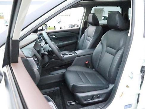 Certified 2023 Nissan Rogue SV w/ SV Premium B Package AWD/4WD image 8