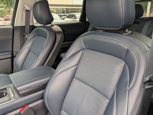 Used 2024 Lincoln Nautilus Reserve image 12