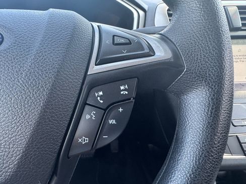 Used 2019 Ford Fusion SE FWD image 17