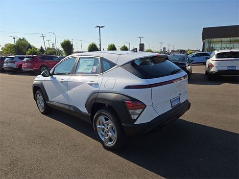 New 2026 Hyundai Kona SE image 7