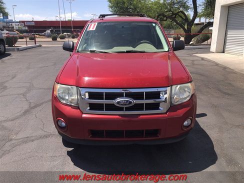 Used 2011 Ford Escape XLT AWD/4WD image 2