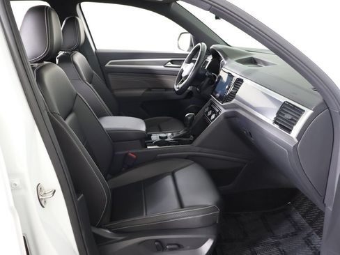 Used 2023 Volkswagen Atlas Cross Sport SEL R-Line AWD/4WD image 35