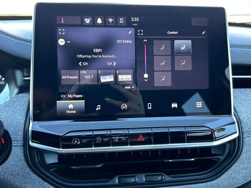 Used 2024 Jeep Compass Latitude image 12