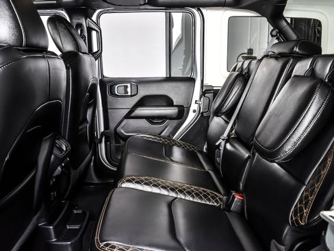 Used 2023 Jeep Wrangler Unlimited Sahara AWD/4WD image 23