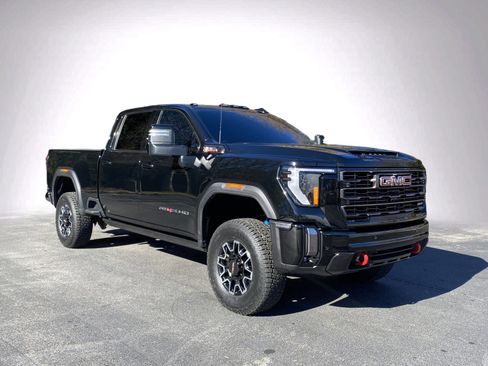 Used 2024 GMC Sierra 2500 AT4X image 2