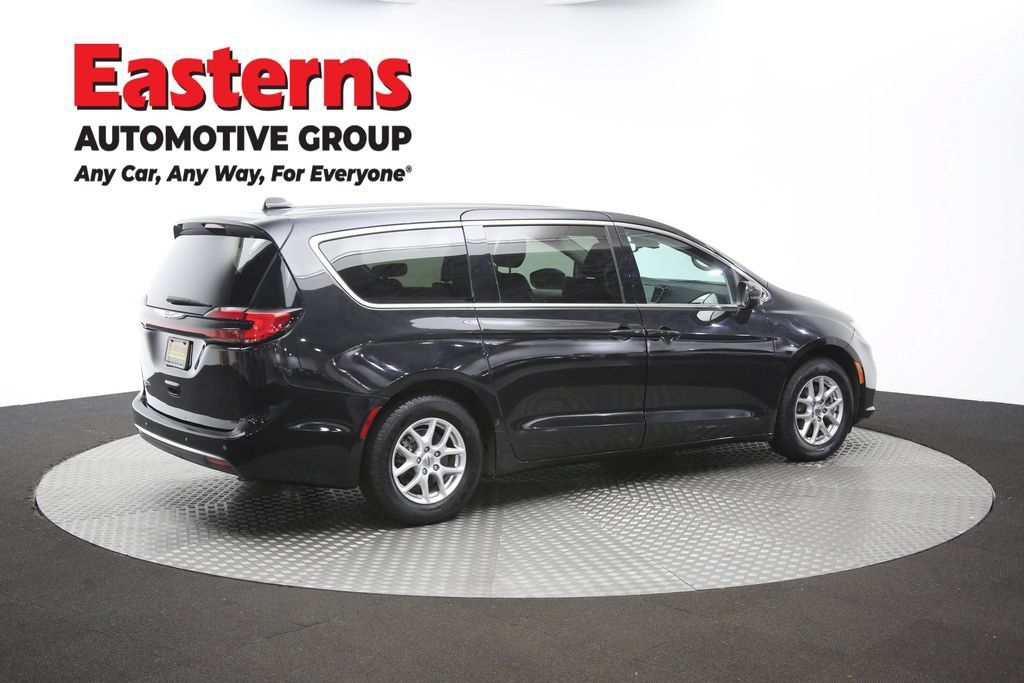Used 2023 Chrysler Pacifica Touring-L FWD image 46