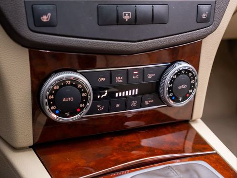 Used 2011 Mercedes-Benz C 300 4MATIC Sedan image 31