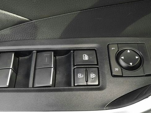 Used 2021 Toyota RAV4 XLE Premium image 16