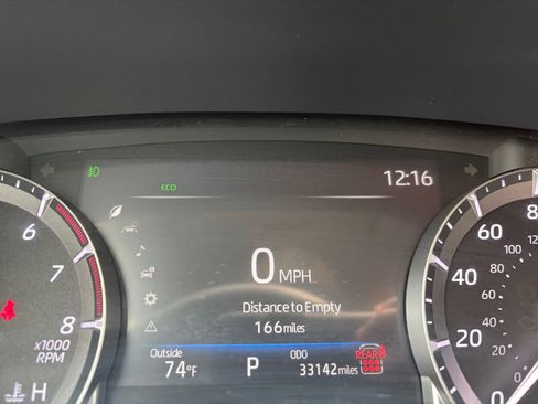 Used 2025 Toyota Highlander LE FWD image 44