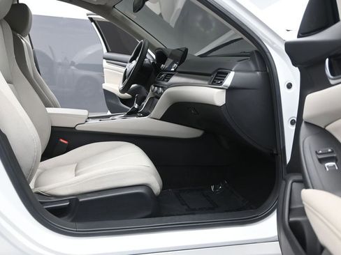 Used 2020 Honda Accord EX image 16