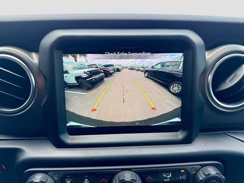 Used 2023 Jeep Wrangler Unlimited Rubicon 4xe w/ Cold Weather Group AWD/4WD image 15