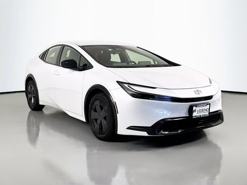 Used 2023 Toyota Prius LE FWD image 3