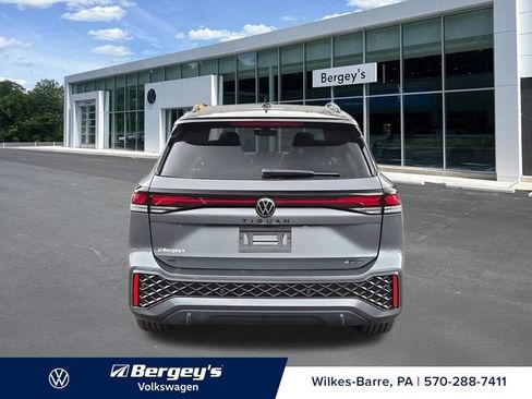 Certified 2026 Volkswagen Tiguan SE R-Line AWD/4WD image 10